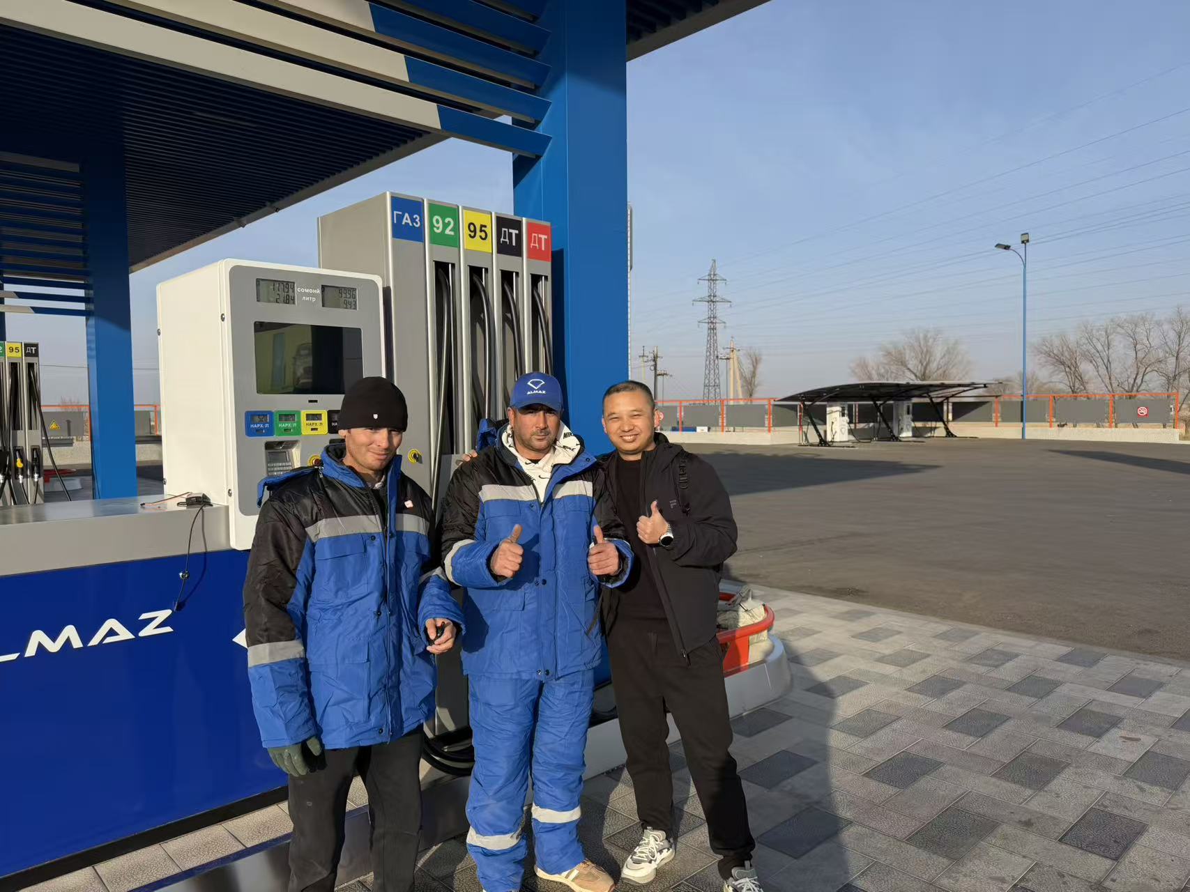 SHERBIM PER DISPENZER EKOTEC KARBURANT NE TAXHIKISTAN PUNE ME GASKIT